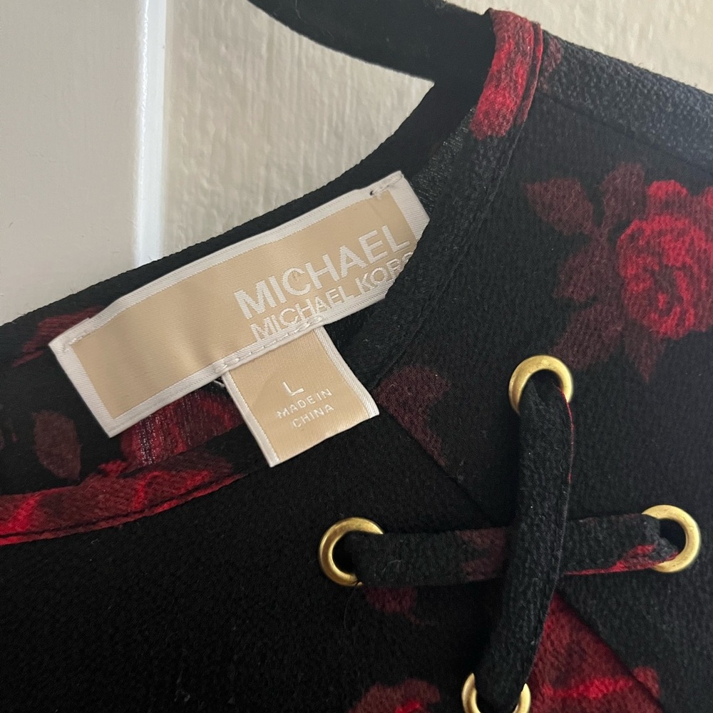 Ladies Rose Motif Top - Picture 2 of 6